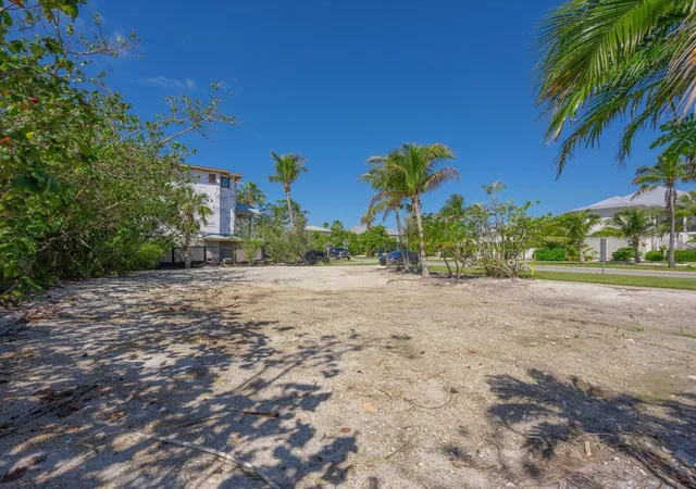 3rd image of 720 Broadway St, Longboat Key, FL 34228 | MLS# A4690381