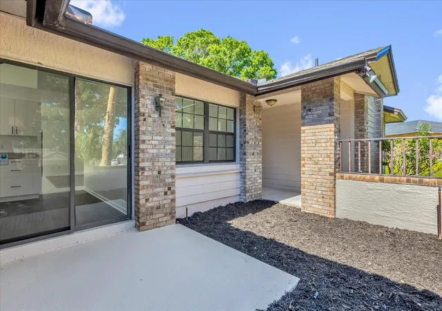 Photo 2 of Single family home for sale at 9011 Chapman Oak Ct, Windermere, FL 34786 | MLS# S5148031 | Listing updated on 2026-08-12