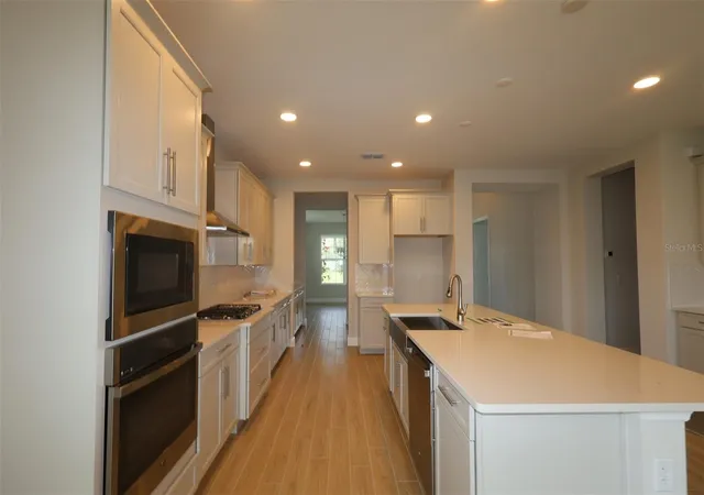 Photo 3 of Sale Pending at 3539 Wolves Crk Pl, Apopka, FL 32712 | MLS# O6399991 | Listing updated on 2026-08-26