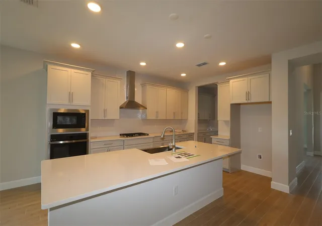 Photo 4 of Sale Pending at 3539 Wolves Crk Pl, Apopka, FL 32712 | MLS# O6399991 | Listing updated on 2026-08-26