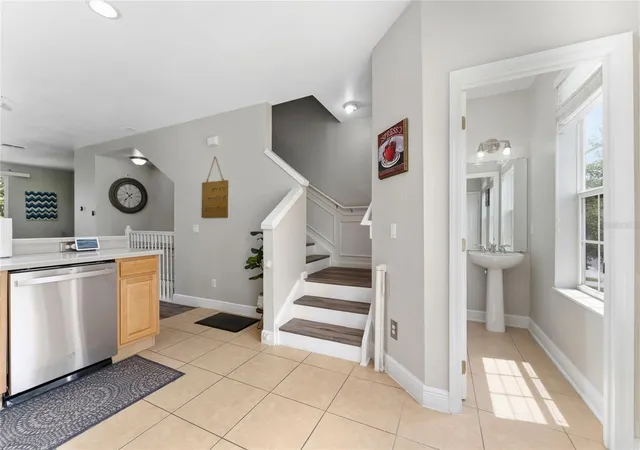 Listing Photo 4 - Condo for sale in building located at 5026 Tideview Cir, ORLANDO, FL 32819 - Unit #17