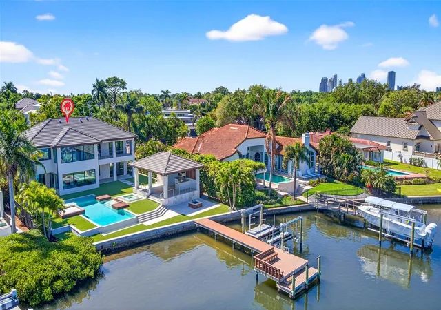 Photo 1 of Single family home for sale at 460 Coffee Pot Riviera NE, Saint Petersburg, FL 33704 | MLS# TB8498747 | Listing updated on 2026-08-27