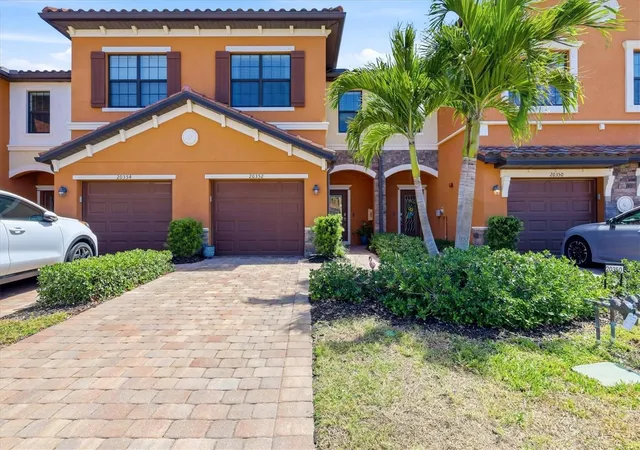 Photo 2 of Townhouse for sale at 20352 Lagente Cir, Venice, FL 34293 | MLS# A4690400 | Listing updated on 2026-08-26