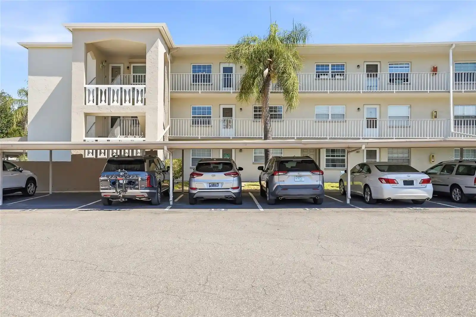 Listing Photo 1 - Condo for sale in 952 Virginia St located at 952 Virginia St, Dunedin, FL 34698 - Unit #202