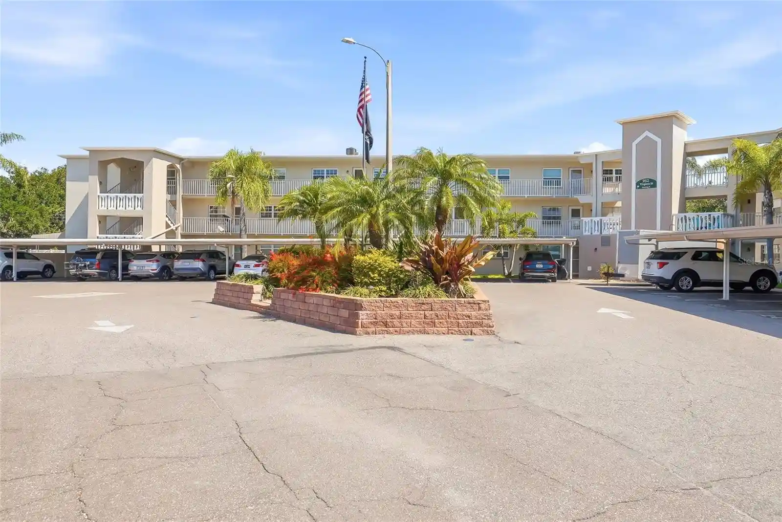 Listing Photo 2 - Condo for sale in 952 Virginia St located at 952 Virginia St, Dunedin, FL 34698 - Unit #202