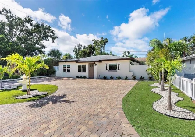 Photo 3 of Single family home for sale at 6750 W Flamingo Way S, St Petersburg, FL 33707 | MLS# TB8498794 | Listing updated on 2026-05-27