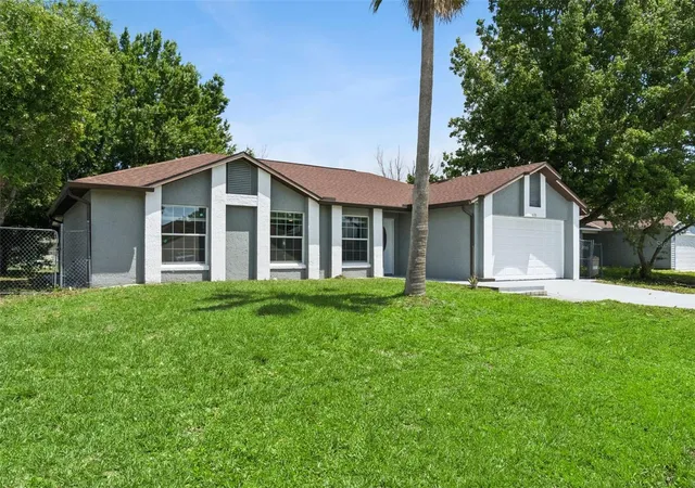 Photo 2 of Single family home for sale at 621 N Delmonte Ct, Kissimmee, FL 34758 | MLS# O6400116 | Listing updated on 2026-08-25