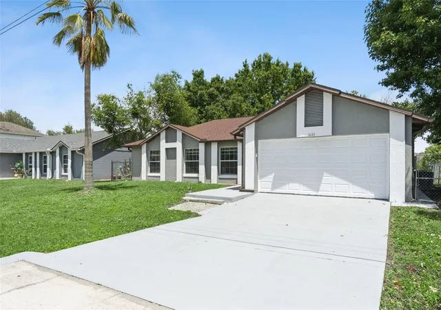 Photo 3 of Single family home for sale at 621 N Delmonte Ct, Kissimmee, FL 34758 | MLS# O6400116 | Listing updated on 2026-08-25