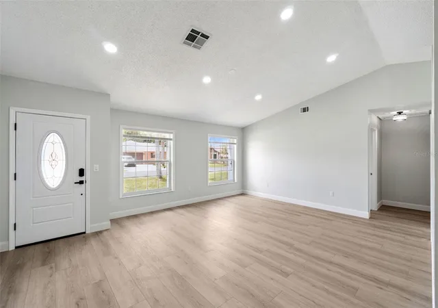 Photo 3 of Single family home for sale at 621 N Delmonte Ct, Kissimmee, FL 34758 | MLS# O6400116 | Listing updated on 2026-08-25