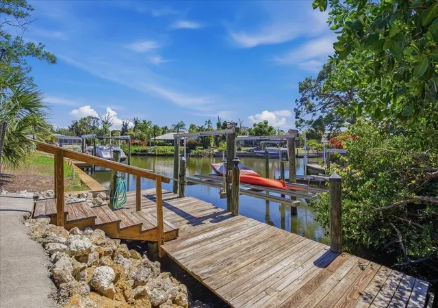 Homes for sale in Englewood, FL | 1231 Bayshore Dr, Englewood, FL 34223 | MLS# A4690455