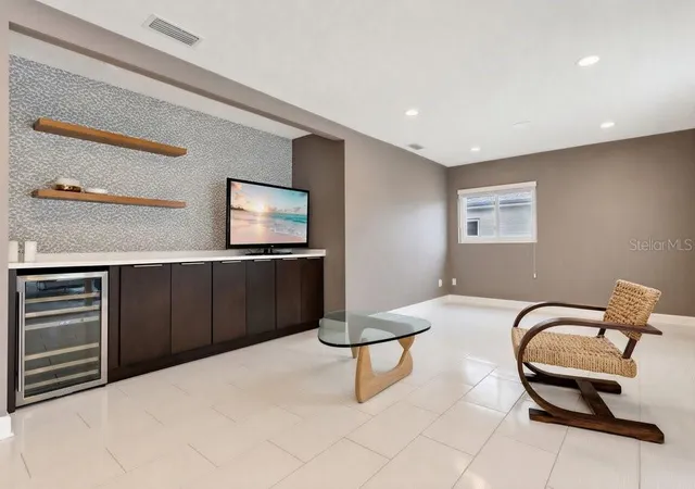 2nd image of 514 Baker St, Orlando, FL 32806 | MLS# O6400147