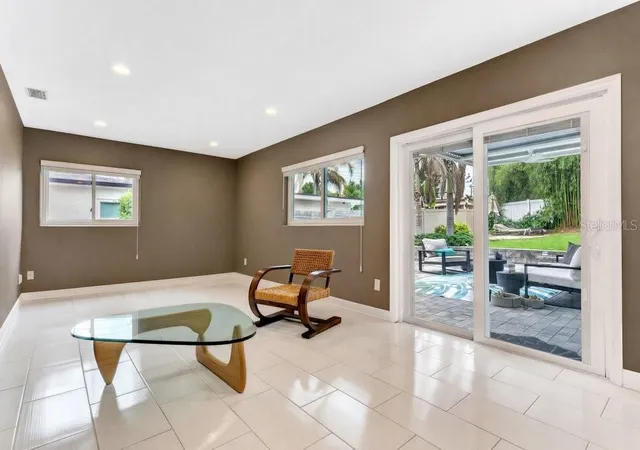 3rd image of 514 Baker St, Orlando, FL 32806 | MLS# O6400147