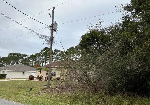 Photo 2 of Sale Pending at 12 Fayy Ln, Palm Coast, FL 32137 | MLS# OM722985 | Listing updated on 2026-08-14