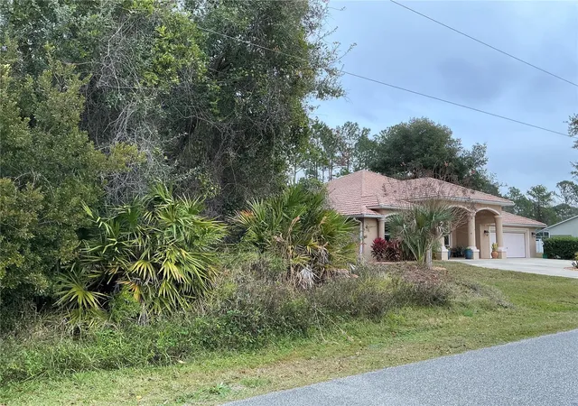 Photo 3 of Sale Pending at 12 Fayy Ln, Palm Coast, FL 32137 | MLS# OM722985 | Listing updated on 2026-08-14
