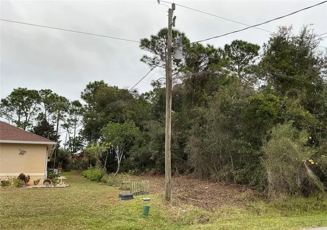 Photo 4 of Sale Pending at 12 Fayy Ln, Palm Coast, FL 32137 | MLS# OM722985 | Listing updated on 2026-08-14