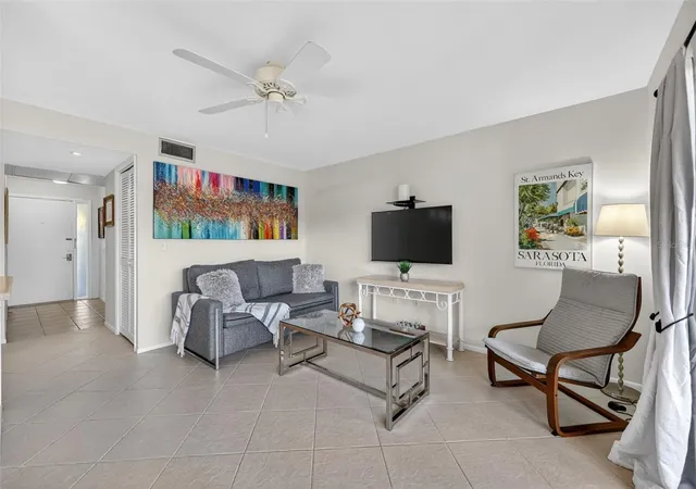 Listing Photo 5 - Condo for sale in building located at 3061 Quail Holw, SARASOTA, FL 34235 - Unit #35