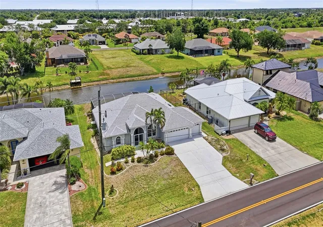 Photo 3 of Single family home for sale at 885 Rotonda Cir, Rotonda West, FL 33947 | MLS# O6400168 | Listing updated on 2026-08-17