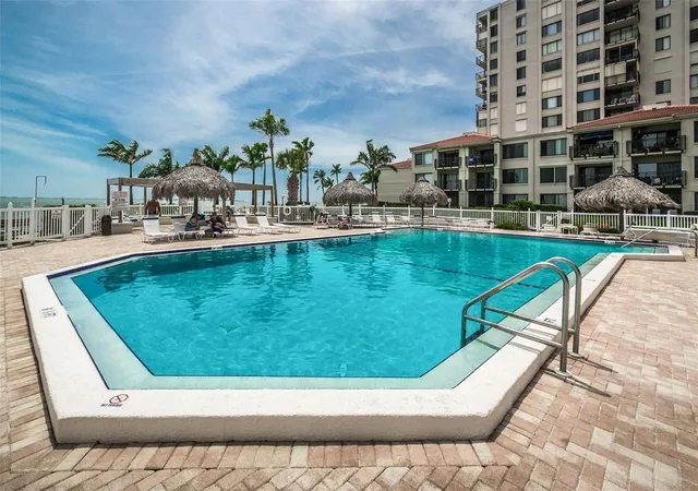 Listing Photo 2 - Condo for sale in building located at 6343 Palma Del Mar Blvd S, ST PETERSBURG, FL 33715 - Unit #126
