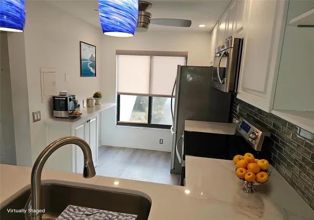 Listing Photo 5 - Condo for sale in building located at 6343 Palma Del Mar Blvd S, ST PETERSBURG, FL 33715 - Unit #126