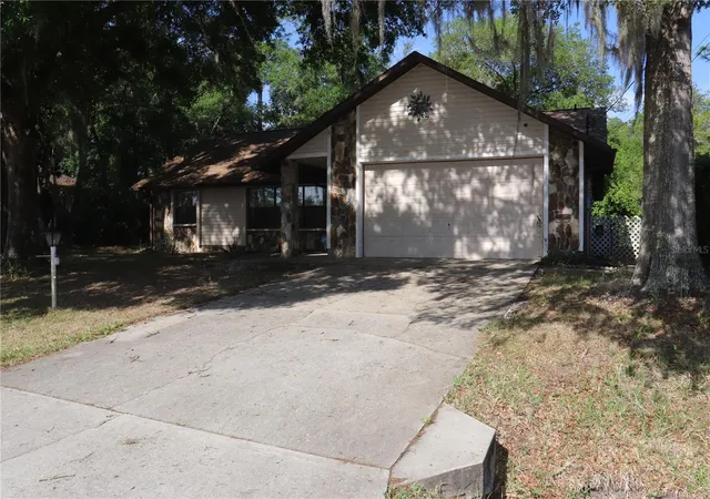 3rd image of 1112 Ne 130 Ter, Silver Springs, FL 34488 | MLS# OM722992