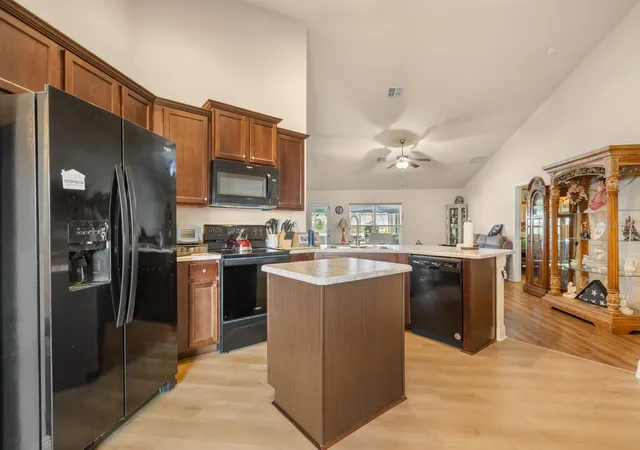 5th image of 906 Edith Dr, Fruitland Park, FL 34731 | MLS# O6400186