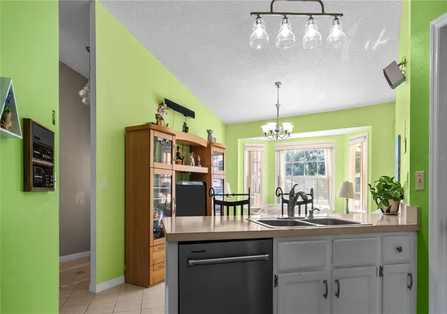 Photo 4 of Single family home for sale at 3320 Pineridge Cir, Kissimmee, FL 34746 | MLS# S5148083 | Listing updated on 2026-04-18