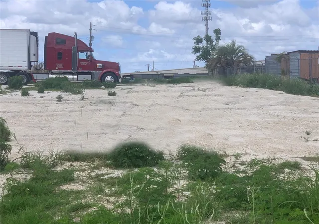 Photo 3 of Land for sale at 0 Rhino Rd, Lakeland, FL 33801 | MLS# L4961202 | Listing updated on 2026-04-18