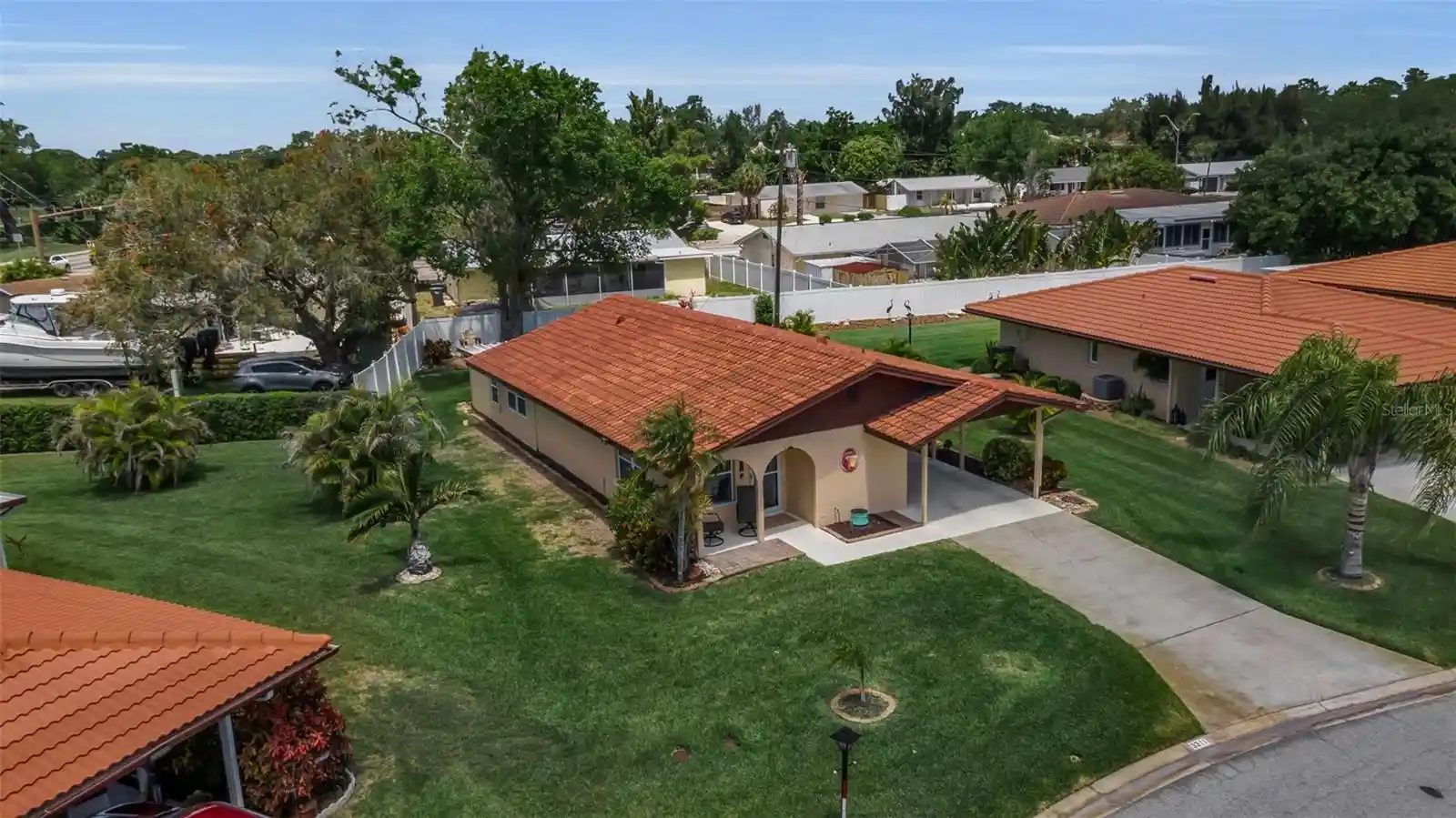 Listing Photo 2 - Condo for sale in 3311 Mercer Rd located at 3311 Mercer Rd, BRADENTON, FL 34207 - Unit #3311