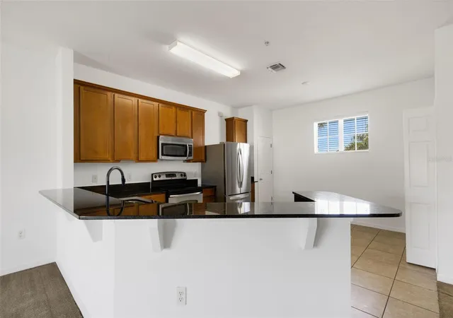 Listing Photo 5 - Condo for sale in building located at 5328 Mang Pl, SARASOTA, FL 34238 - Unit #1305