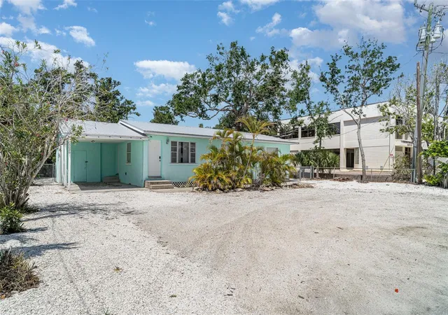 Photo 4 of Single family home for sale at 5026 Calle Minorga, Sarasota, FL 34242 | MLS# A4690532 | Listing updated on 2026-08-27