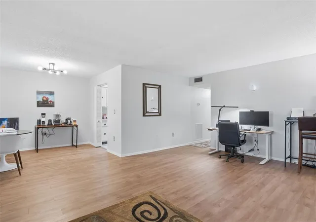 4th image of 1715 Belleair Forest Dr #A, Belleair, FL 33756 | MLS# TB8499063