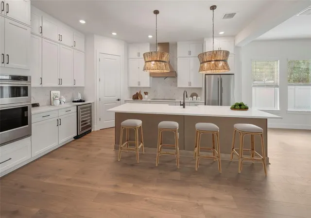 Photo 3 of Sale Pending at 915 W Virginia Ave, Tampa, FL 33603 | MLS# TB8499100 | Listing updated on 2026-08-24