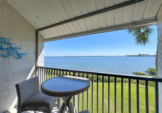 3rd image of 1801 Gulf Dr N, Bradenton Beach, FL 34217