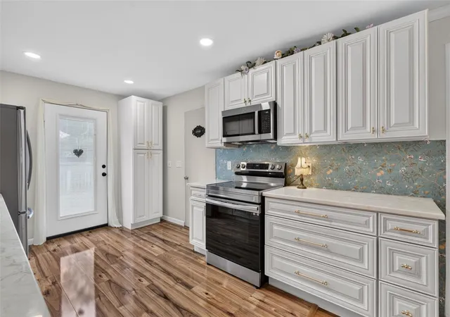 Photo 4 of Single family home for sale at 519 Norfolk St, Dunedin, FL 34698 | MLS# W7884973 | Listing updated on 2026-10-04