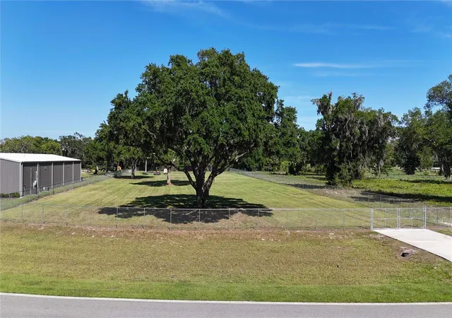 3rd image of 980 Duck Box Rd, Umatilla, FL 32784 | MLS# G5111187