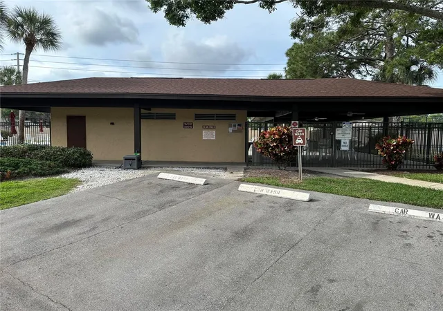 2nd image of 2691 Sabal Springs Cir, CLEARWATER, FL 33761