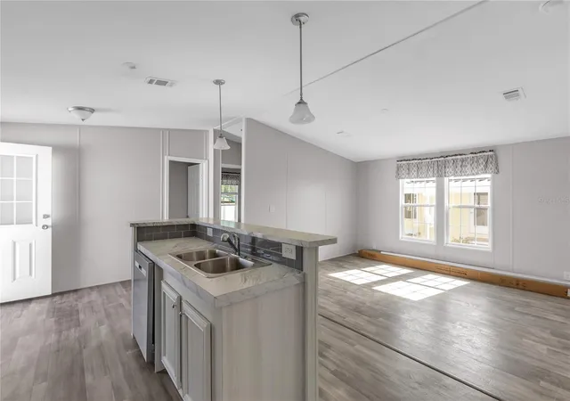 5th image of 2107 Palma Sola Blvd #13, Bradenton, FL 34209 | MLS# A4690567
