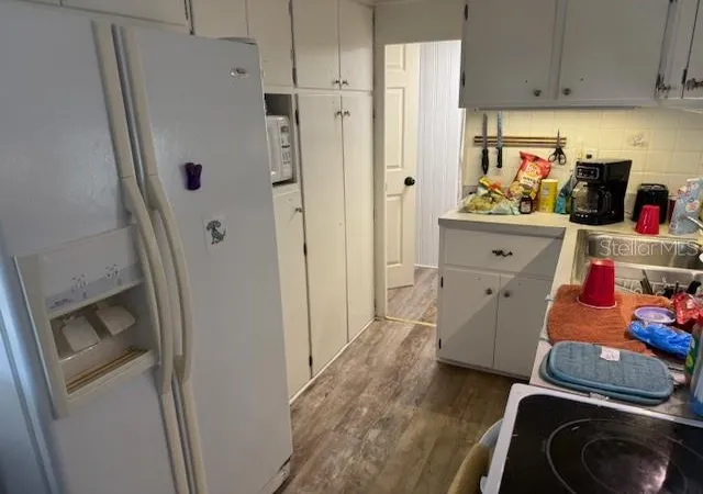 Photo 3 of Manufactured home for sale at 620 49th Avenue W, Bradenton, FL 34207 | MLS# A4690576 | Listing updated on 2026-05-07