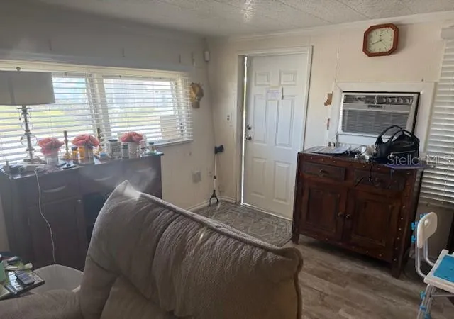 Photo 4 of Manufactured home for sale at 620 49th Avenue W, Bradenton, FL 34207 | MLS# A4690576 | Listing updated on 2026-05-07