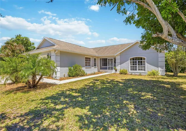 Photo 1 of Single family home for sale at 4851 Hamlets Grv Dr, Sarasota, FL 34235 | MLS# A4690584 | Listing updated on 2026-08-27