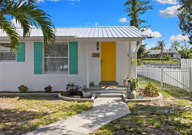 Photo 1 of Single family home for sale at 704 69th Avenue W, Bradenton, FL 34207 | MLS# TB8499282 | Listing updated on 2026-09-03