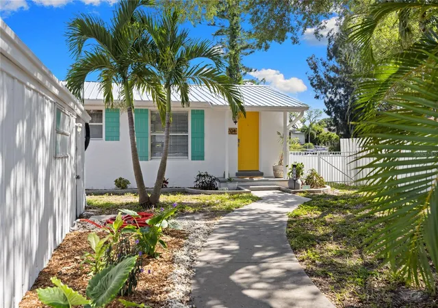 Photo 3 of Single family home for sale at 704 69th Avenue W, Bradenton, FL 34207 | MLS# TB8499282 | Listing updated on 2026-09-03