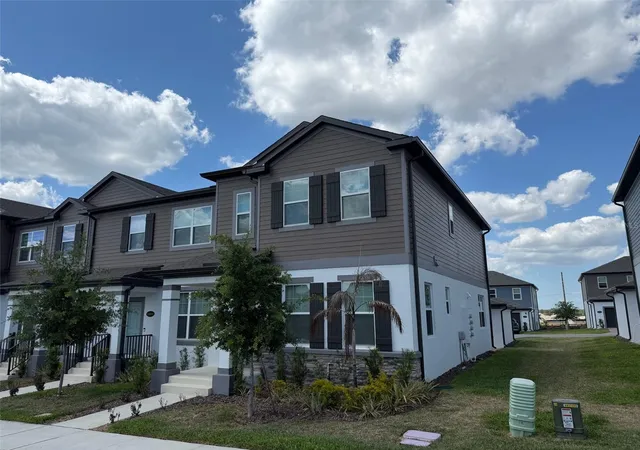 Photo 3 of Townhouse for sale at 15935 Grafton Way, Winter Garden, FL 34787 | MLS# O6400426 | Listing updated on 2026-08-17
