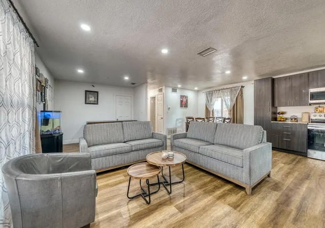 Photo 4 of Single family home for sale at 5919 Luzon Dr, Orlando, FL 32809 | MLS# O6400439 | Listing updated on 2026-08-31