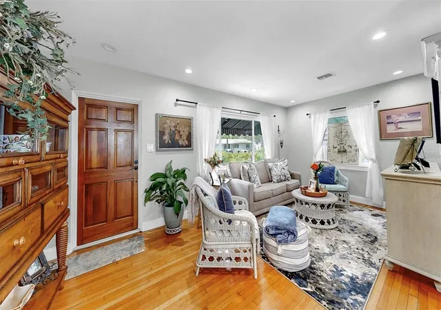 Photo 3 of Single family home for sale at 4020 Queen St N, Saint Petersburg, FL 33714 | MLS# TB8499325 | Listing updated on 2026-10-05