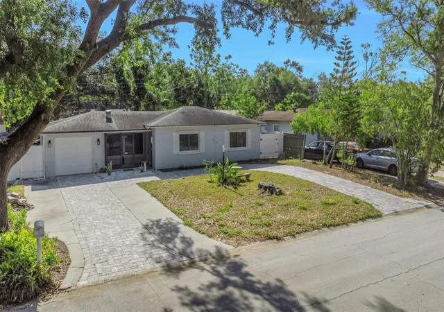 5th image of 2025 Temple Ter, Clearwater, FL 33764 | MLS# S5148158