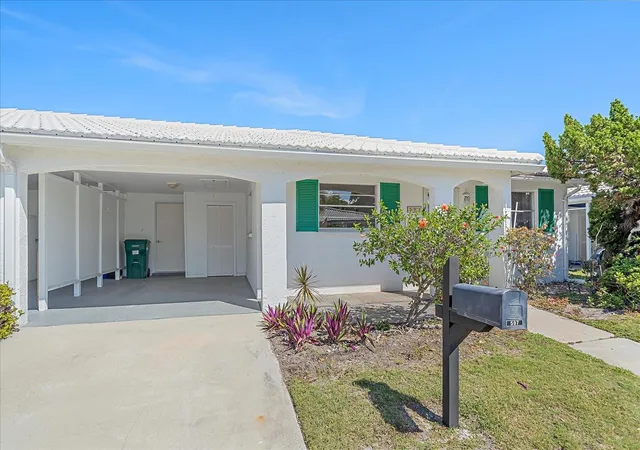 Homes for sale in Longboat Key, FL | 597 Spanish Dr N #12, Longboat Key, FL 34228 | MLS# A4690602