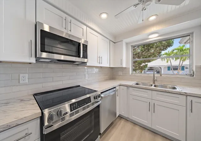Homes for sale in Longboat Key, FL | 597 Spanish Dr N #12, Longboat Key, FL 34228 | MLS# A4690602