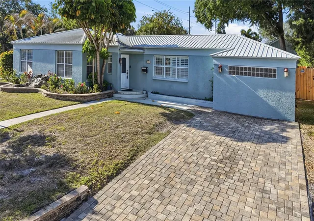 Homes for sale in Tampa, FL | 3921 W Bay To Bay Blvd, Tampa, FL 33629 | MLS# TB8499376