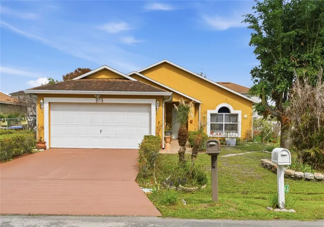 Photo 2 of Single family home for sale at 675 Basingstoke Ct, Kissimmee, FL 34758 | MLS# S5148170 | Listing updated on 2026-09-04